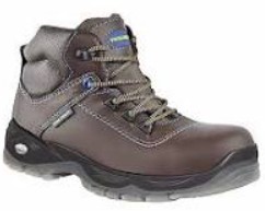 BOTA PREMIUM CON CASQUILLO # 51/2  COLOR CAFE